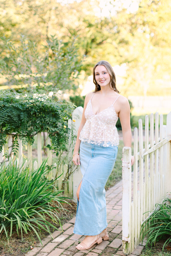 Colonial Williamsburg Garden Senior Photos